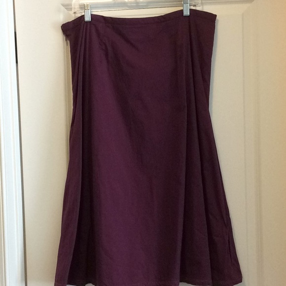 Ladies A-line mid length skirt - Picture 5 of 6